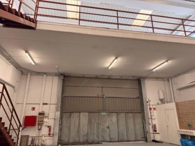 Imagen 3 de Nave industrial en alquiler  con estanterías en Galdakao